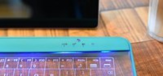 Прозрачная клавиатура UPQ Q-gadget KB02 может превращаться в сенсорную панель
