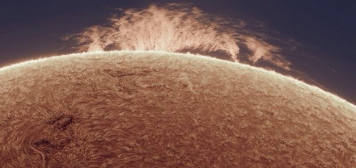 НАСА показало жуткий снимок солнечного протуберанца