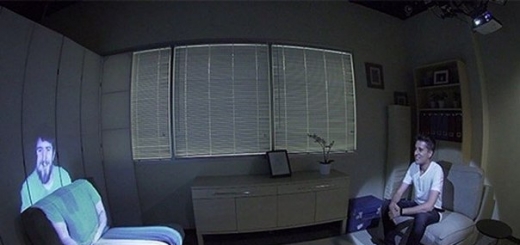 Система Microsoft Room2Room позволит проецировать изображение онлайн-собеседника у себя в комнате